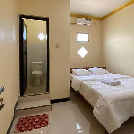 Palace Syariah Homestay Redpartner Banyuwangi  Εξωτερικό φωτογραφία