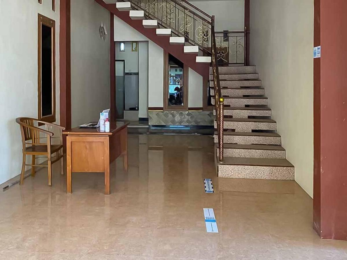Palace Syariah Homestay Redpartner Banyuwangi  Εξωτερικό φωτογραφία